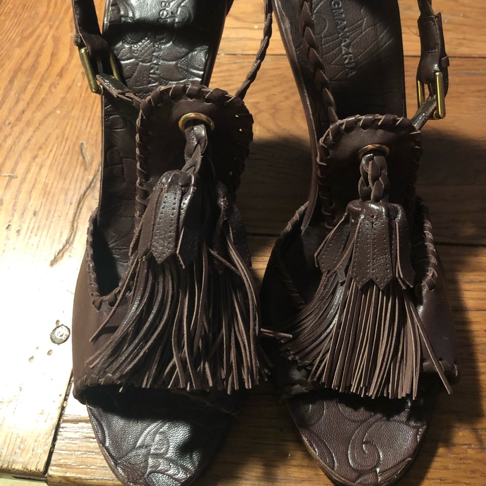 BCBG Max Azria size 10 brown leather heel